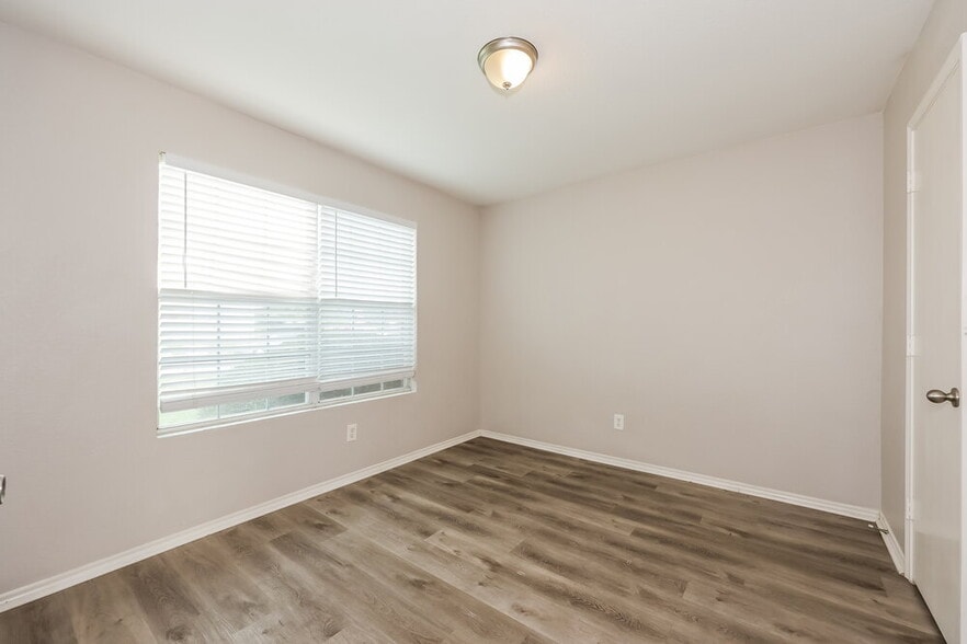 Building Photo - 413 Dakota Ridge Dr