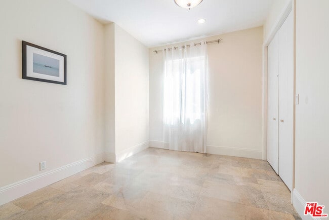 Building Photo - 16123 Sunset Blvd