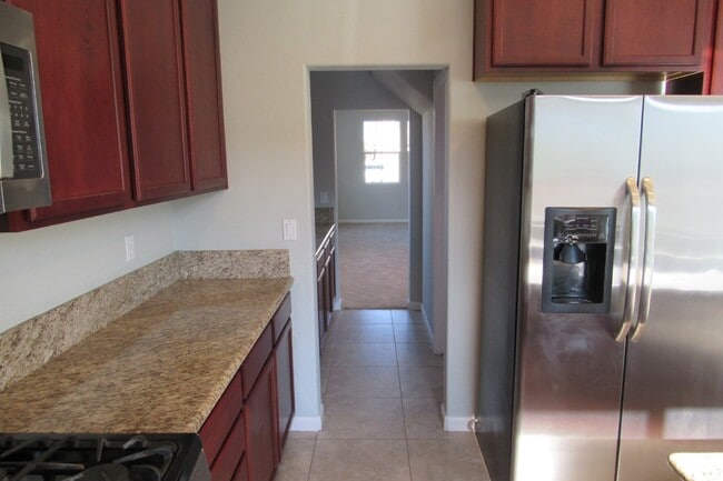 Building Photo - Gorgeous 4 Bed/2.5 Bath in Perfect Pittsburg Location