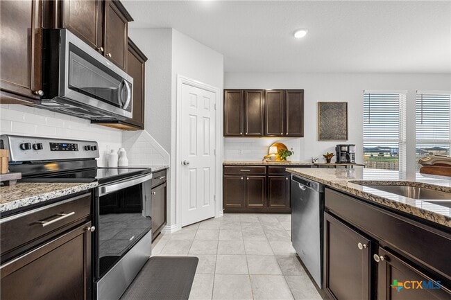 Building Photo - 8706 Hidden Oaks Dr