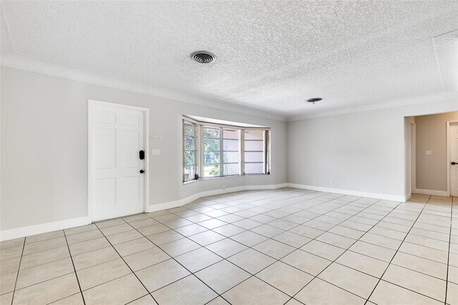 Building Photo - 3460 NE 28th Ave