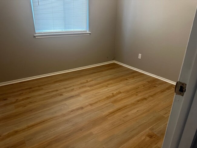 Building Photo - 3 Bedroom Home In Harper Woods
