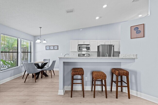 Building Photo - 1599 Bayridge Pl