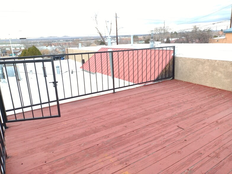 Building Photo - 1508 Edith Blvd NE