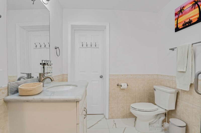 Building Photo - 244 Greymon Dr