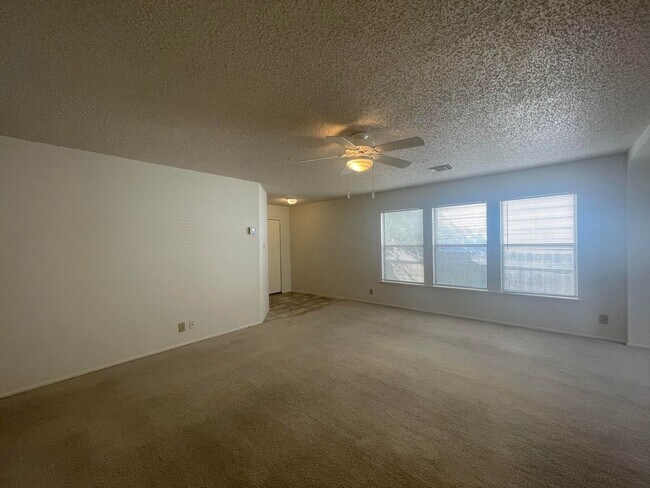 Building Photo - NICE 3 BEDROOM FEATURING AN ISLAND KITCHEN...