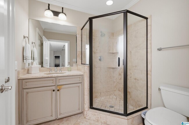 Building Photo - 2600 Highland Ave