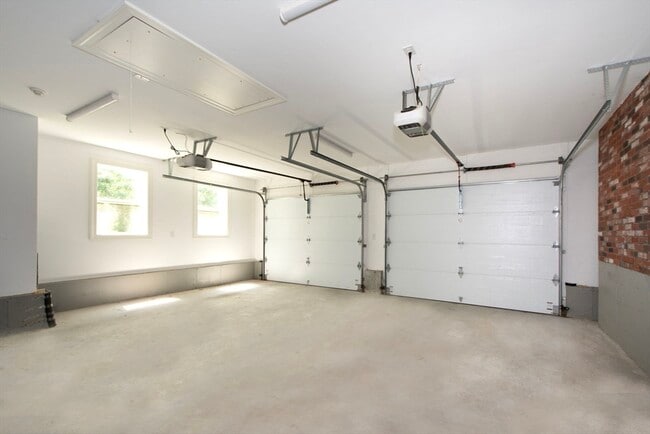 Building Photo - 474 King St