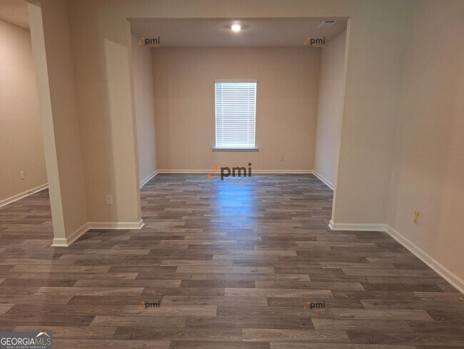 Building Photo - 660 Gleaner Wy