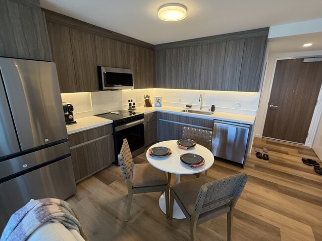 Building Photo - 1500 Rycroft St