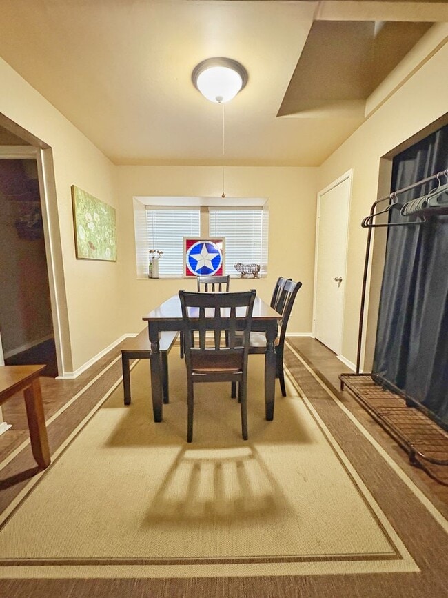 Building Photo - Fully Furnished 2/1