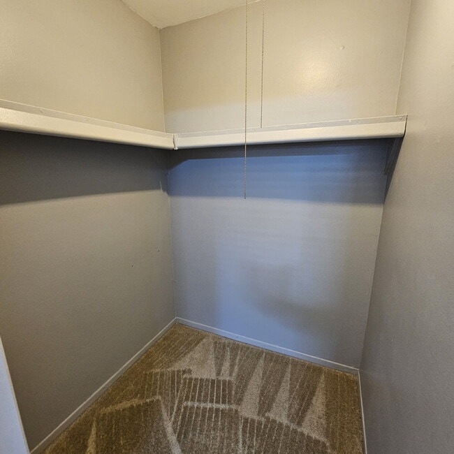 Building Photo - Nice 2 Bedroom, 1.5 Bath Condo Near Hall Rd and Vandyke Express Way. Lower Level Unit w/ Tiled Ki...