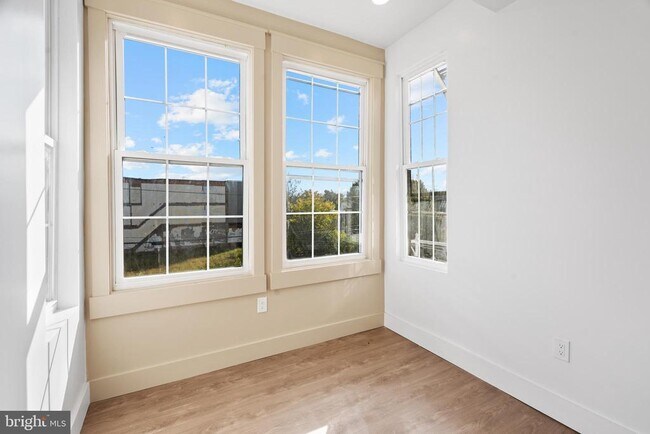 Building Photo - 900 N 41st St