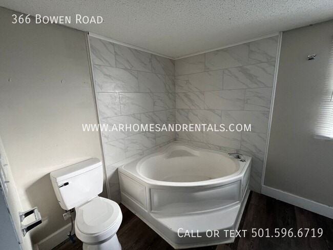 Building Photo - 366 Bowen Rd