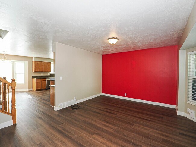 Building Photo - Beautiful House in West Jordan