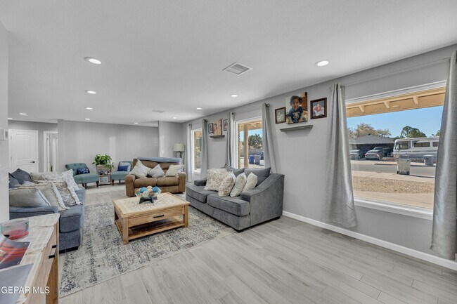 Building Photo - 9913 Album Ave