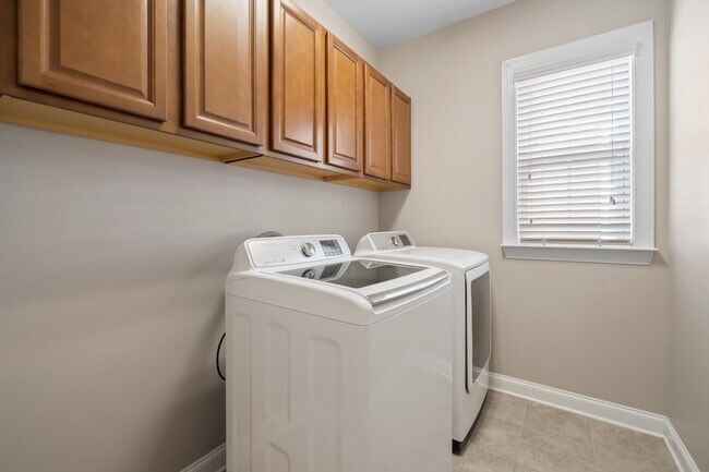 Building Photo - Stunning rental home in beautiful Ardrey Crest