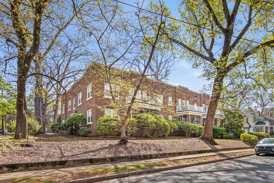 Building Photo - 800 Magnolia Ave