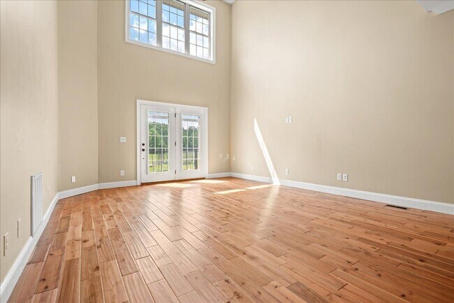 Building Photo - 200 Crooked Creek Dr