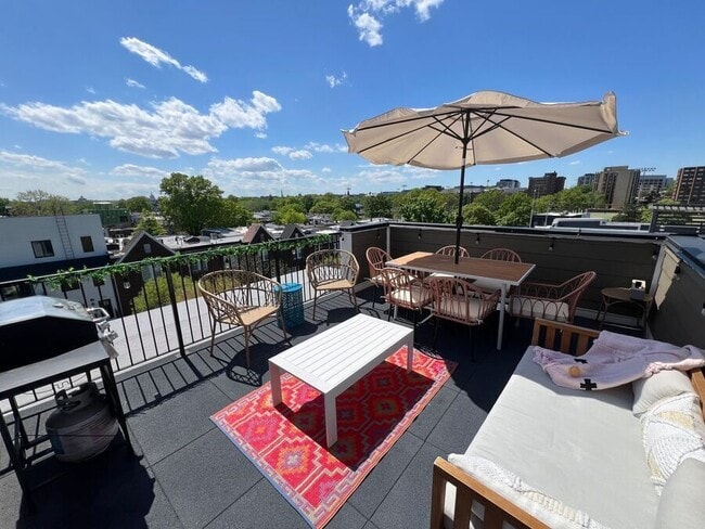 Building Photo - 1130 Penn St NE