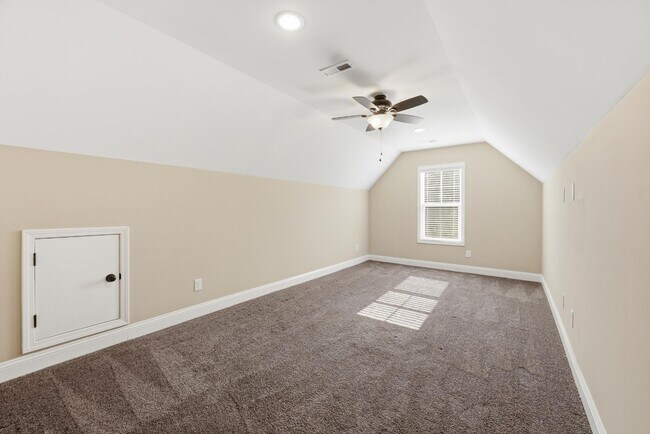Building Photo - 206 Leland Ln