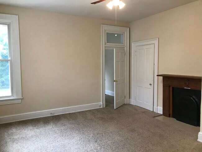 Building Photo - 2654 Bellevue Ave