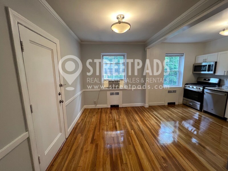 Building Photo - 1153 Beacon St