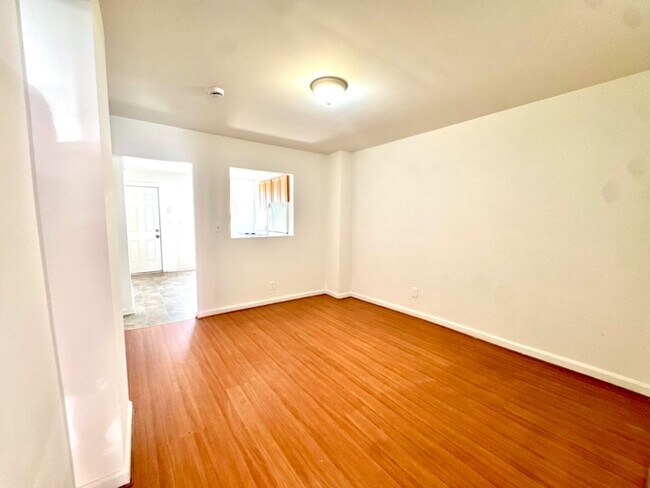 Building Photo - 2432 Etting St
