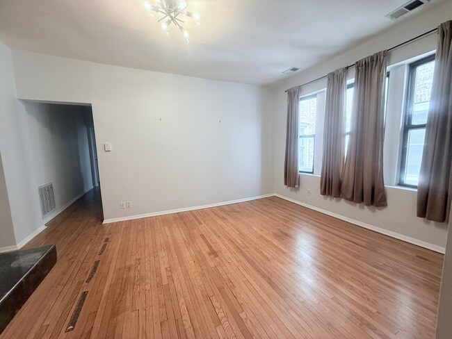 Building Photo - 1509 E 65th St