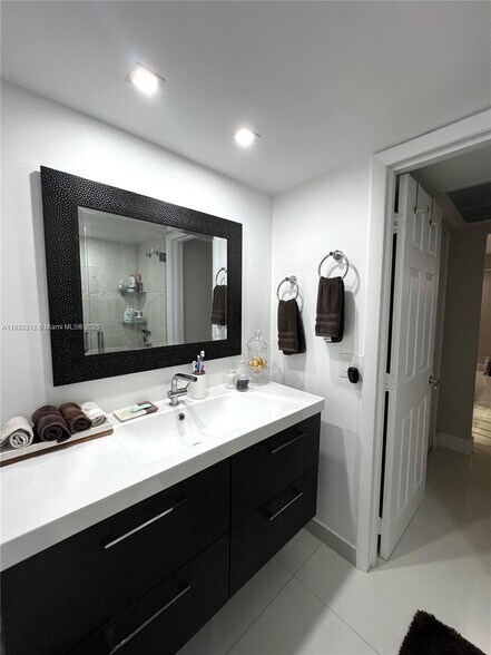 Building Photo - 6770 Indian Creek Dr