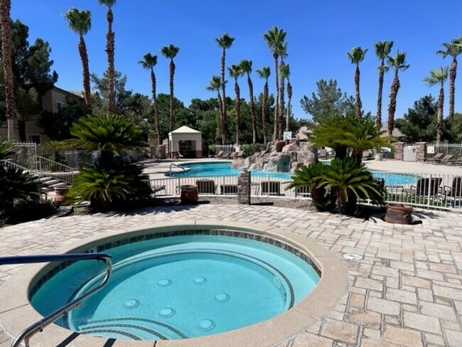 Building Photo - Beautiful 3 bedroom Condo in Summerlin- 2 weeks Free!!