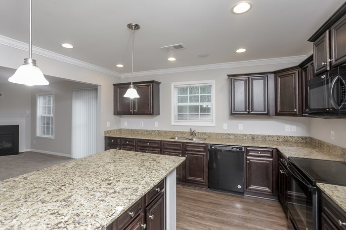 Building Photo - 559 Teaberry Dr