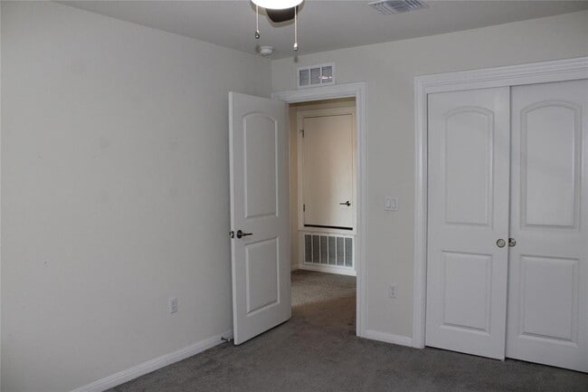 Building Photo - 13902 Ilex Dr