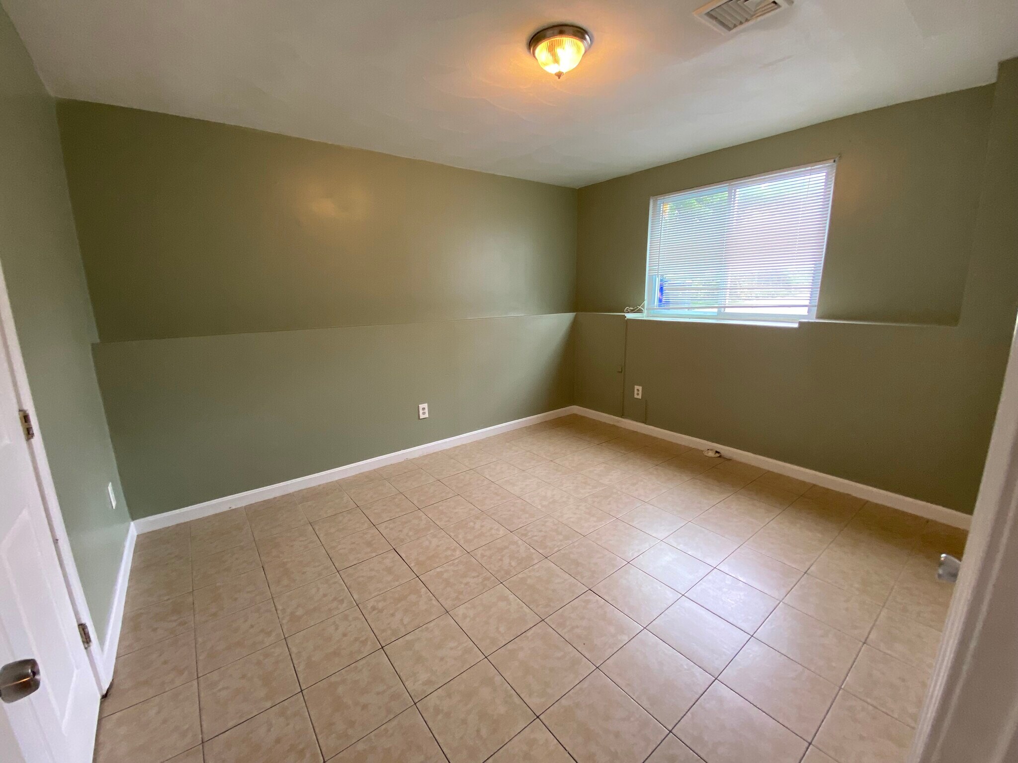 Building Photo - 11 Handy St