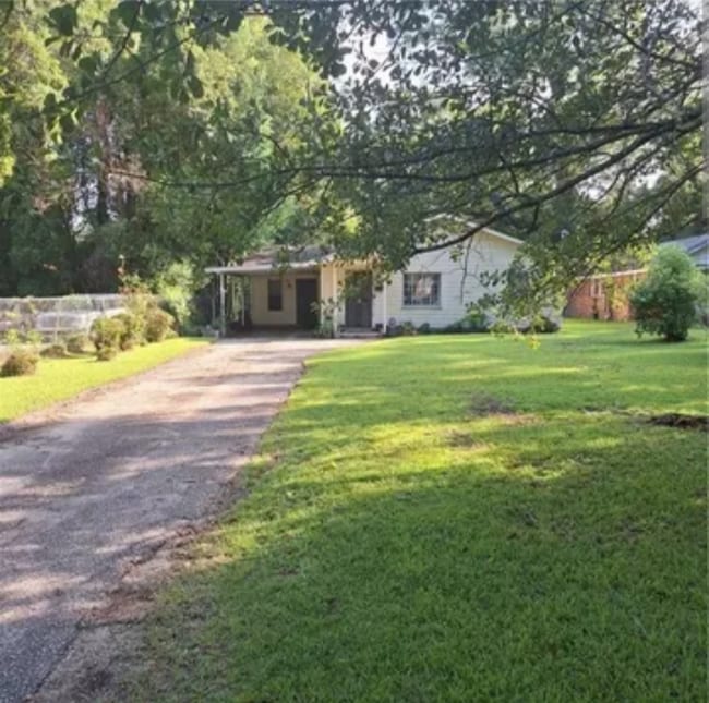 Primary Photo - 513 W Petain St