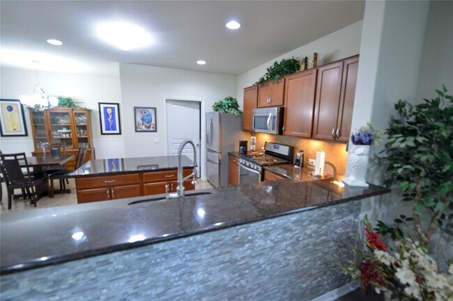 Building Photo - 1211 Majestic Oak