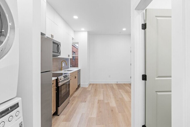Building Photo - 6049 Elmwood Ave