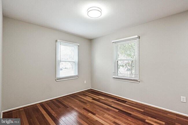 Building Photo - 5572 Kendrick Ln