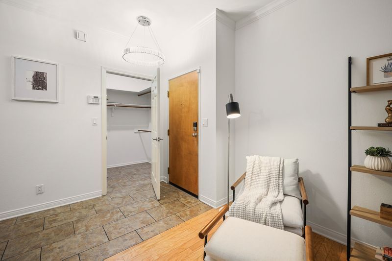 Building Photo - 11737 Darlington Ave