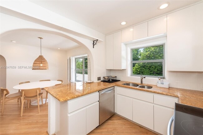 Building Photo - 9940 Collins Ave