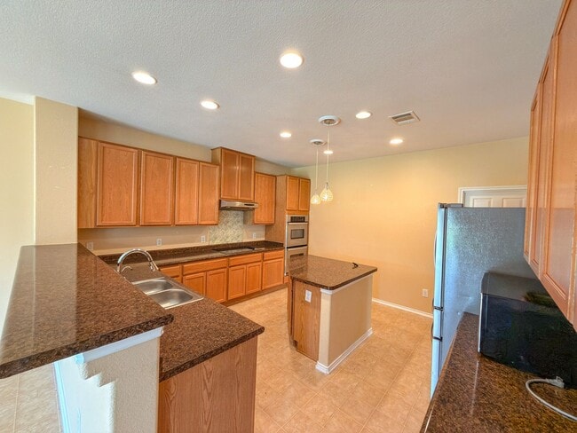 Building Photo - University Park - 5 bedrooms, 3-1/2 Baths