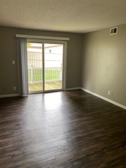 living room - 2622 W Willowlake Dr