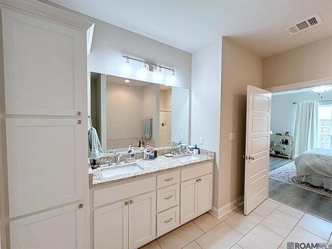 Building Photo - 8114 Stonelake Ave