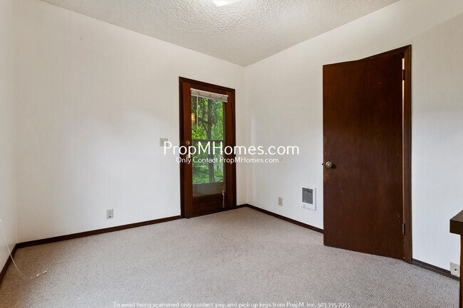 Building Photo - 1102 SE Umatilla St