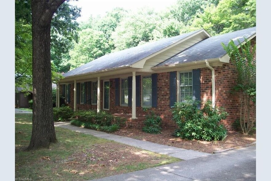 Building Photo - 1018 Jefferson Rd