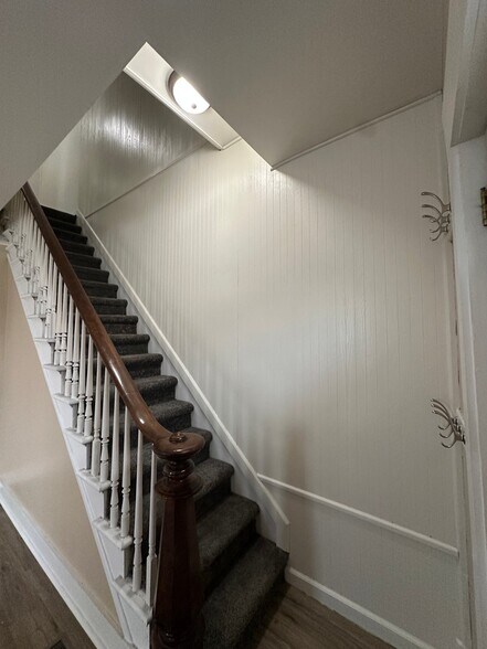 Building Photo - 711 Napoleon St