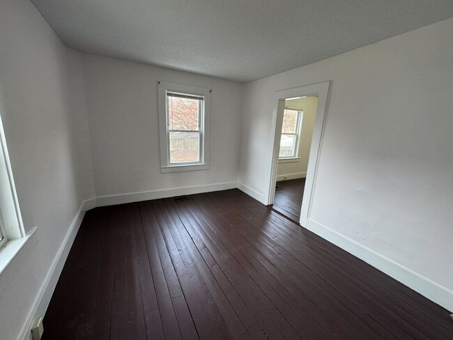 Building Photo - Cozy 2-Bedroom House with Heat Included