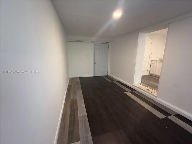Building Photo - 225 NE 56th St