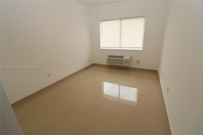 Building Photo - 540 74th St