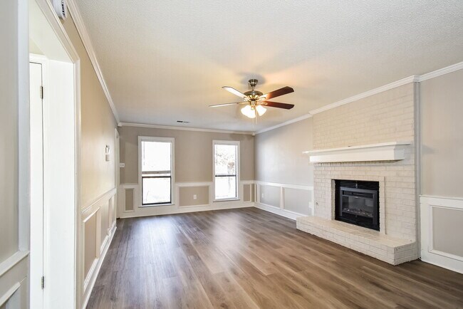 Building Photo - 8685 Rhonda Cir S